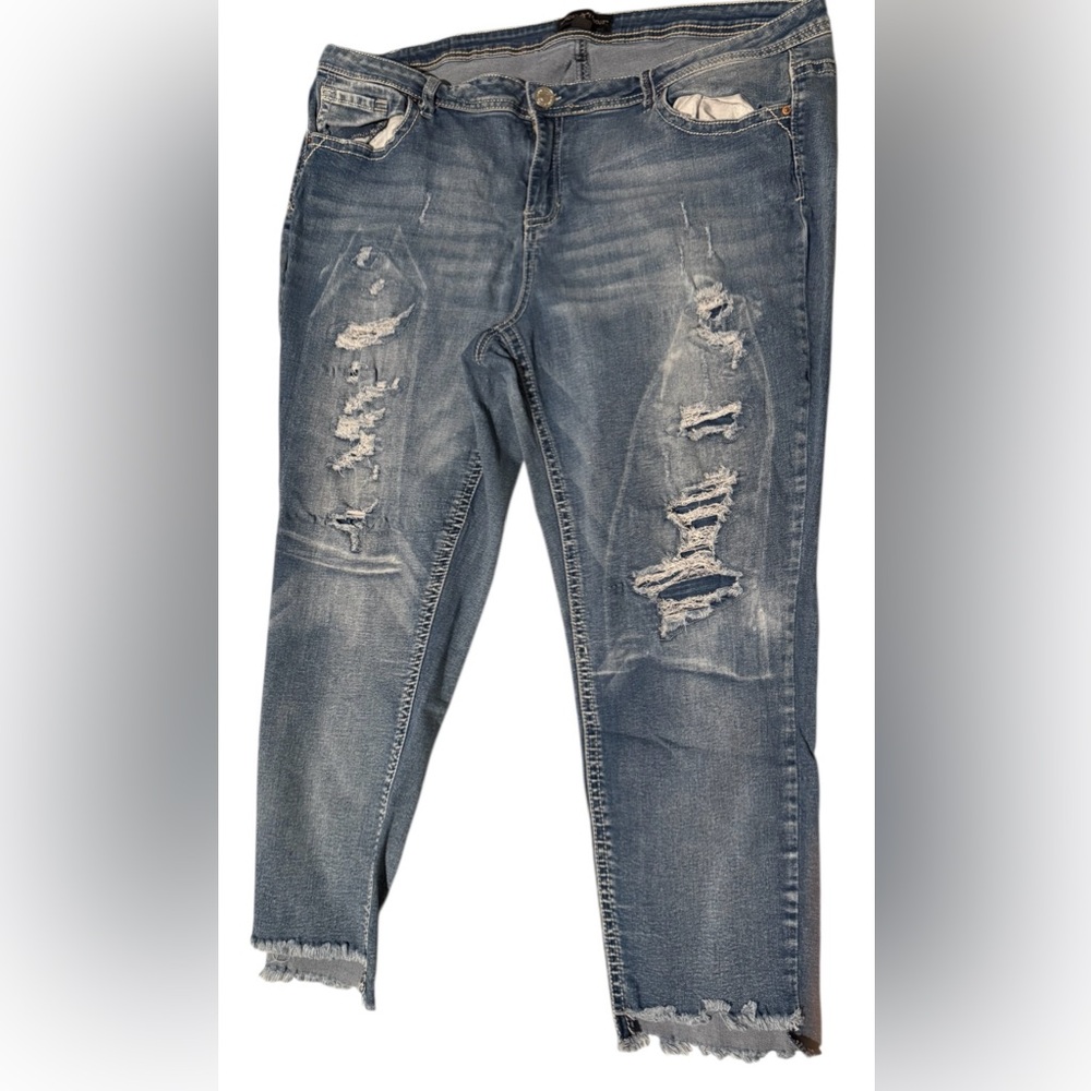 Almost Famous Distressed Skinny Jeans • Size 20 • Raw Frayed Hem • Preloved